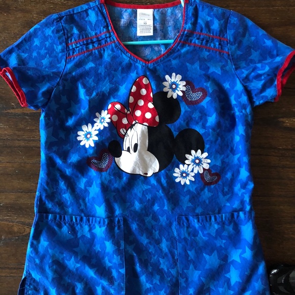 EUC- Minnie Mouse scrub top